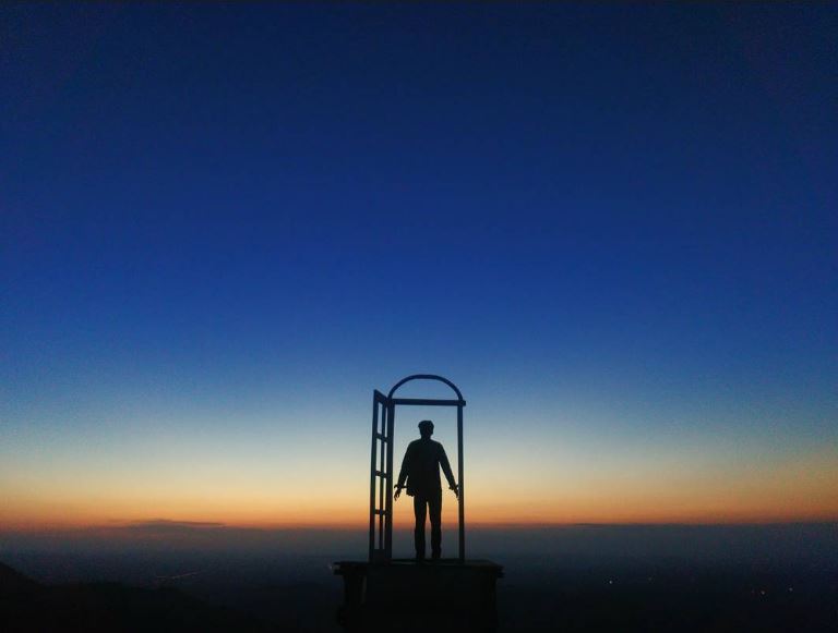 Di Balik Kemegahan Pintu Langit Dahromo